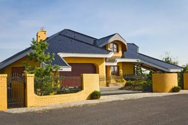 How Fencing Choices Influence Home Security and Curb Appeal